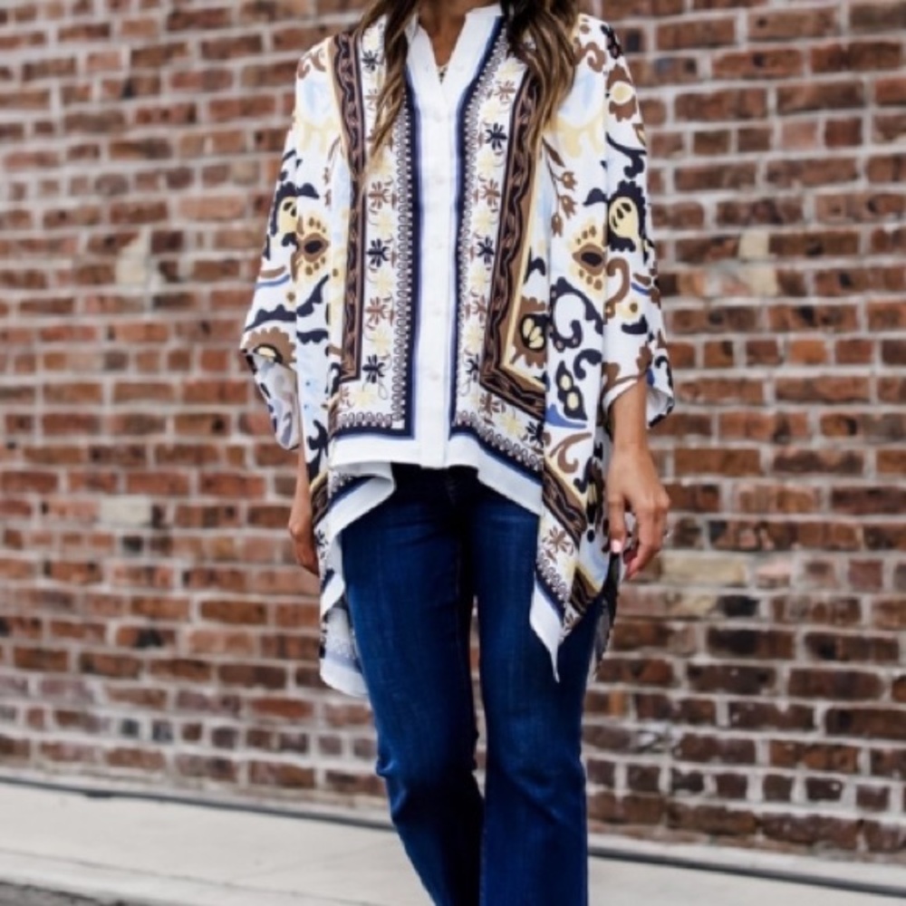 NWT CHICO PATTERNED LIGHT WEIGHT PONCHO⭐️